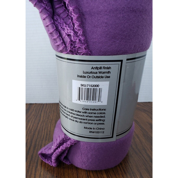 Manhattan Heights Purple Lightweight Fleece Throw Blanket 50 X 60 Inches New - Picture 4 of 7